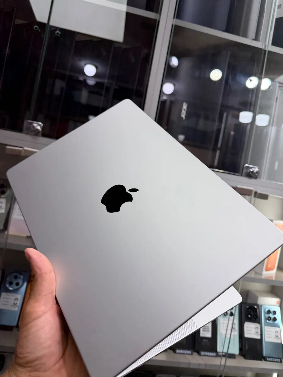 MacBook Pro M 4  ( 2024 )