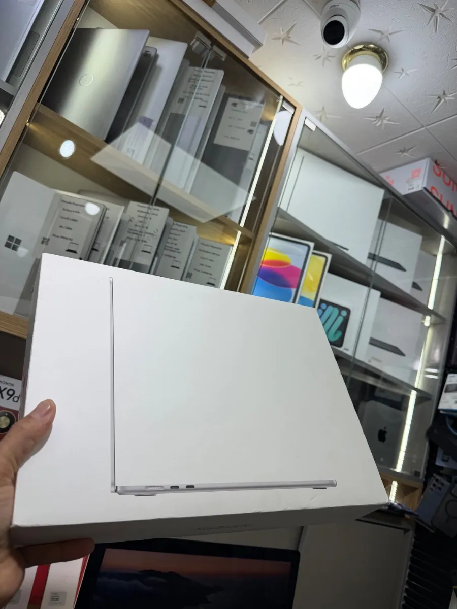 MacBook Air M4  ( 15.6)