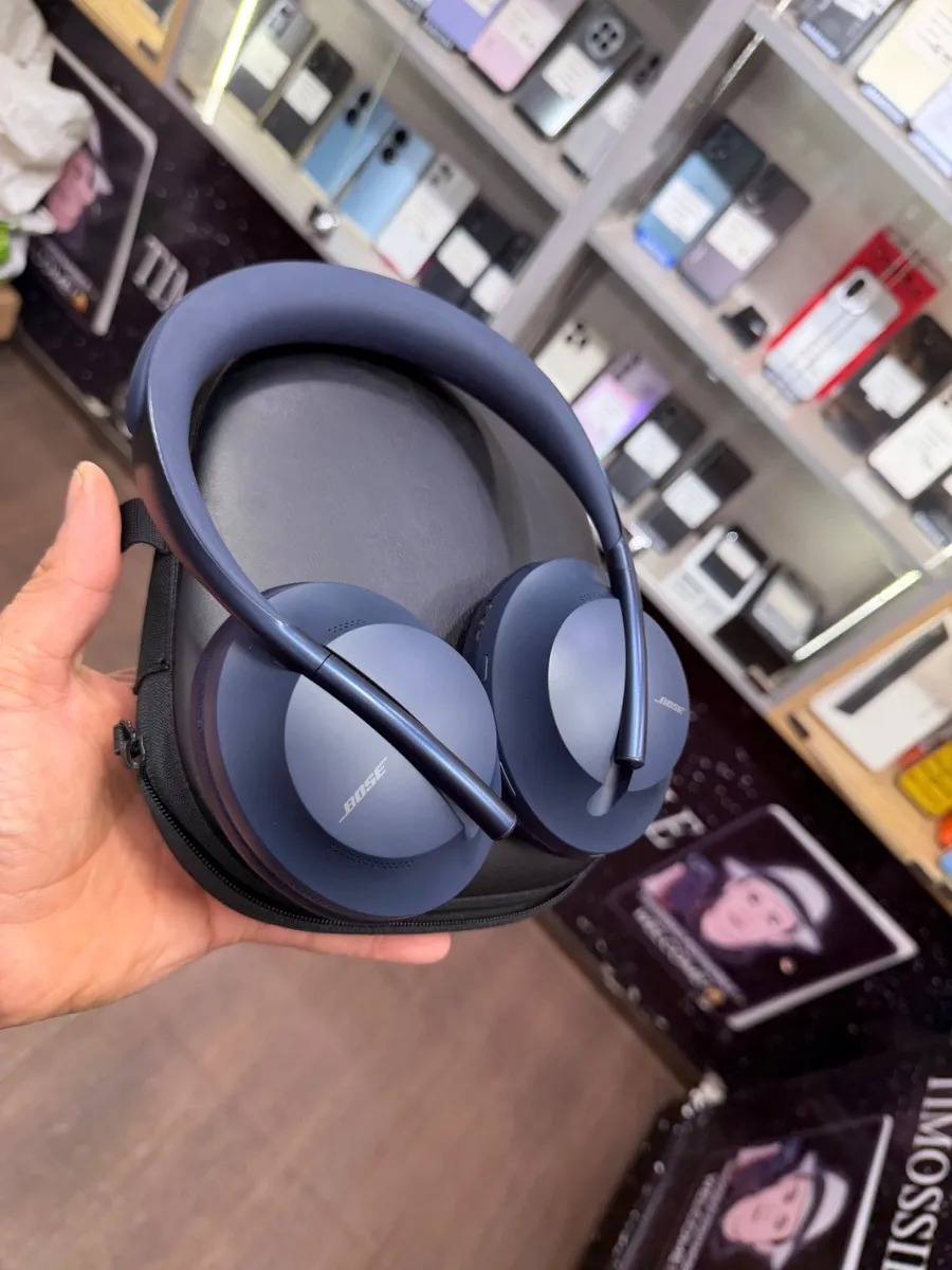 Bose  Cancelling Headphones 700