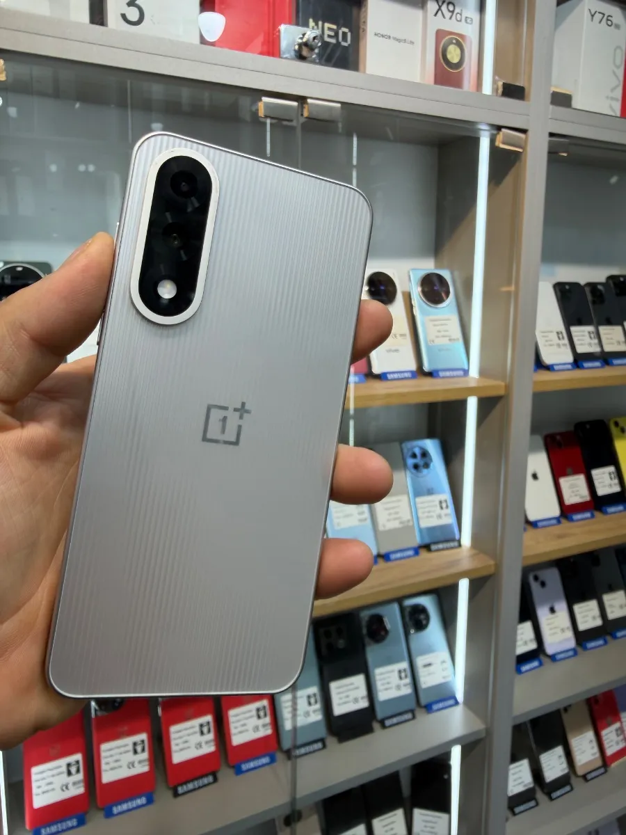 ONE PLUS ACE 5 ULTRA 