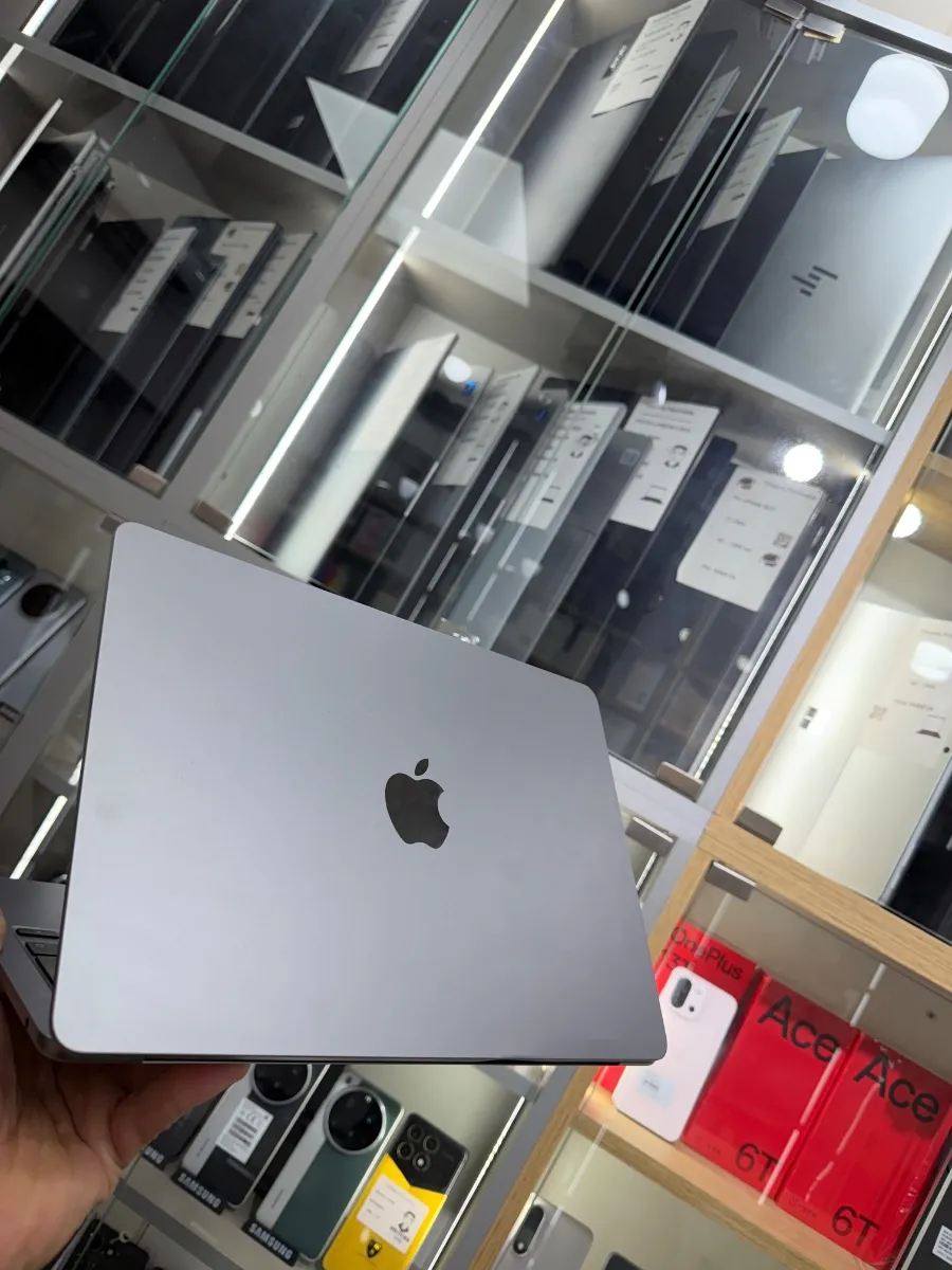 MacBook Air M 3 ( 2024)