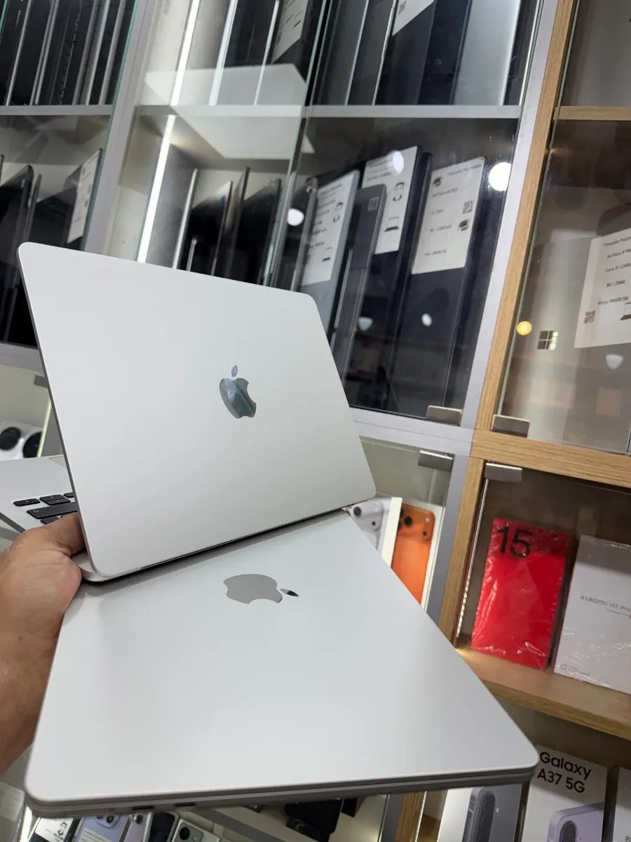 MacBook Air M4 ( 2025 )