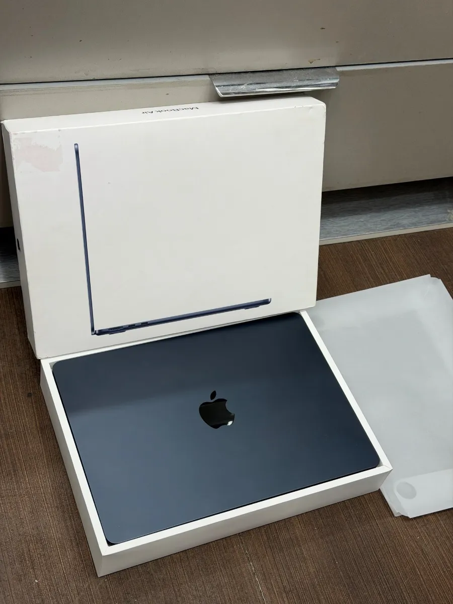 MacBook Air M3 ( 2024 )