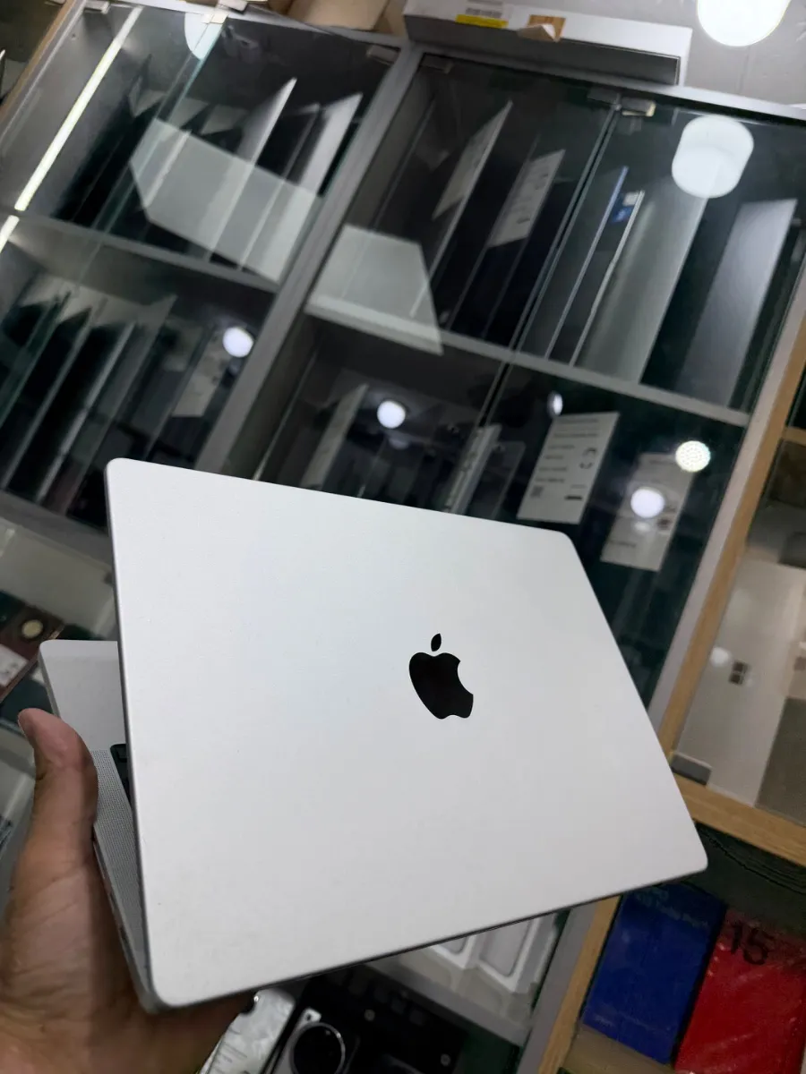 MacBook Pro M5