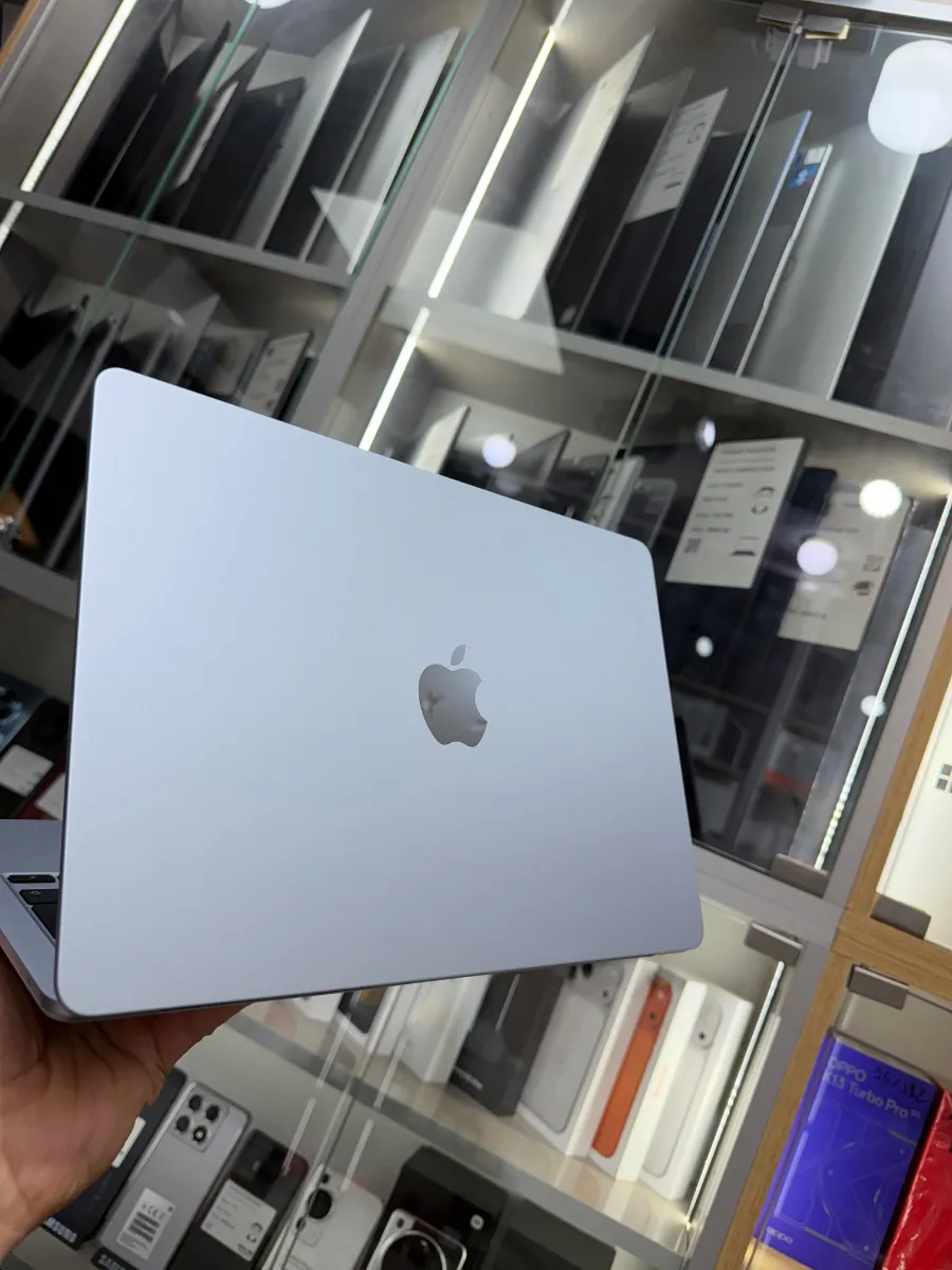 MacBook Air m4 ( 2025 )