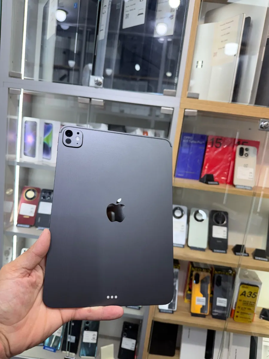iPad Pro 11 inch ( M 5 )